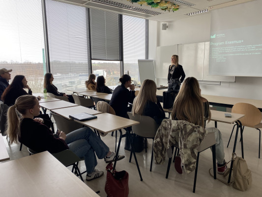 Březen ve znamení internacionalizace: Erasmus, setkání i ocenění DZS