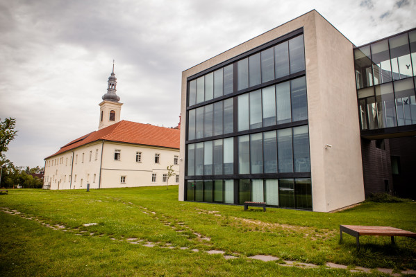 ÚVOD DO UMĚLÉ INTELIGENCE A PŘÍKLADY ÚLOH