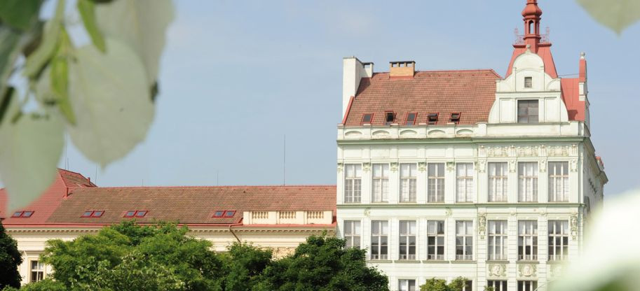 2_VŠFS_budova.jpg