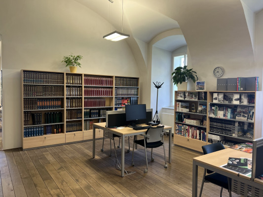 Change of LIBRARY OPENING HOURS