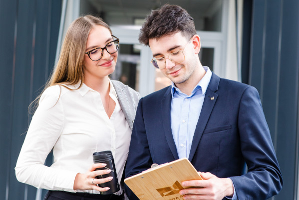 Studenti ŠAVŠ budou mít nově možnost od ZS 23/24 získat Certifikát Strategic Human Resource Management Foundations