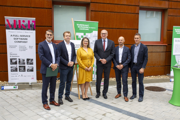 Škoda Auto Vysoká škola slavnostně otevřela nové Vzdělávací technické centrum Na Hejdovce