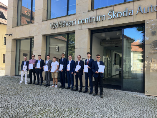 Smlouvu o stáži ve společnosti ŠA podepsalo 11 studentů programu S&W