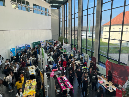 Career Day 2024 s účastí dobročinných organizací a rekordním počtem firem