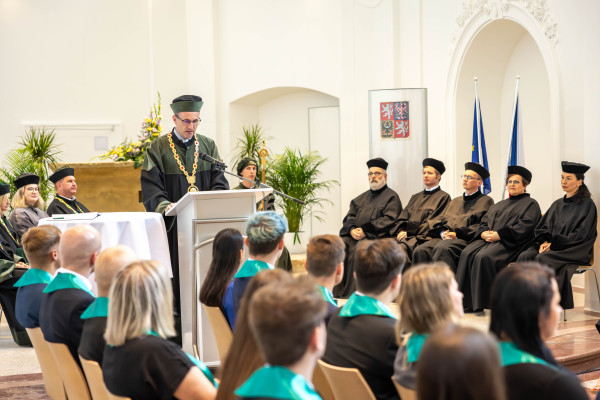 Červnové slavnostní promoce na ŠAVŠ